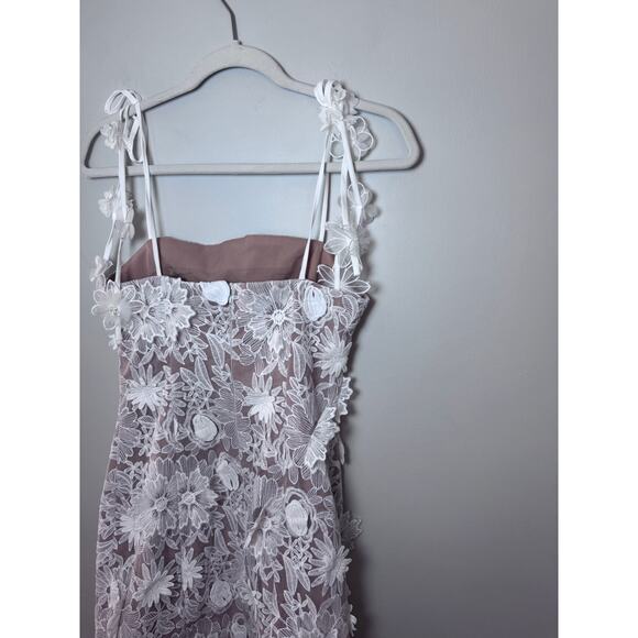 Elliatt Isles Floral Applique Mini Dress, Size S, White, NWT $328 - Picture 5 of 16